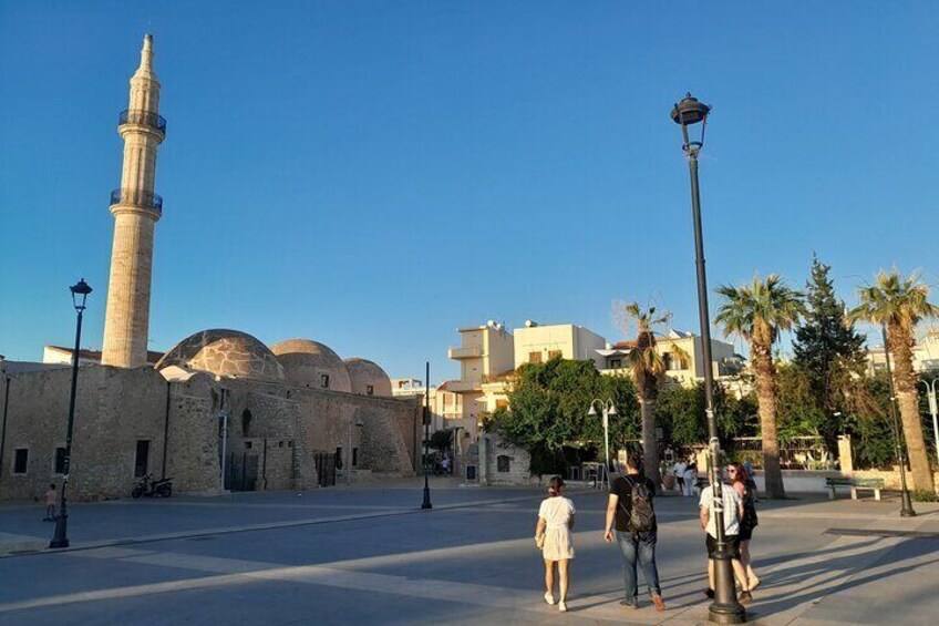 Craft Beer Walking Tour in Rethymno's old town