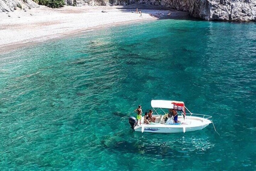 RENT Allegra all 19 open 40 hp WITHOUT LICENSE