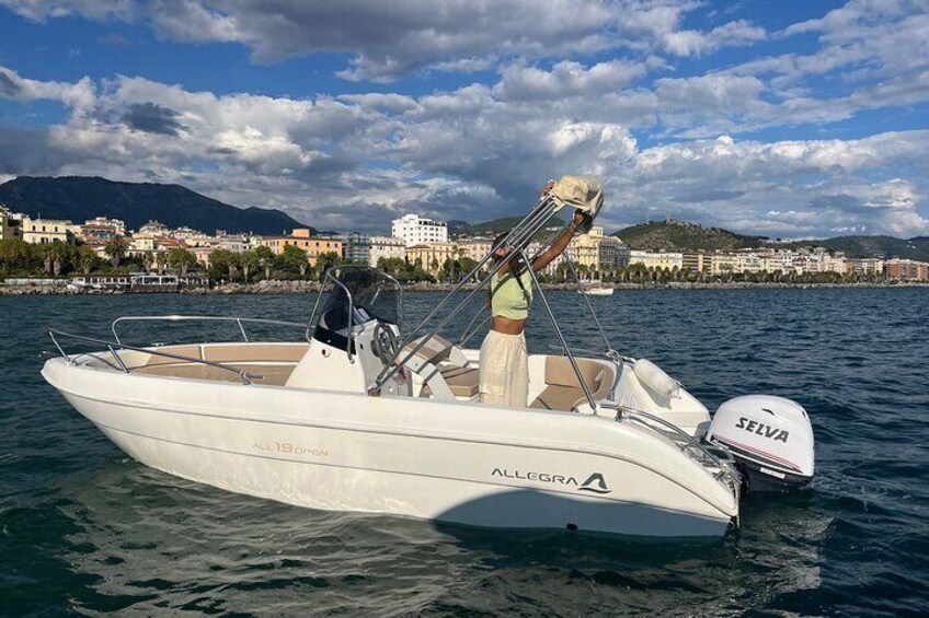 RENT Allegra all 19 open 40 hp WITHOUT LICENSE