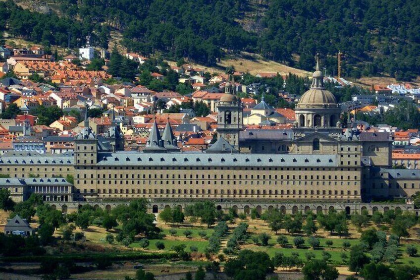 From Madrid: Tour to El Escorial & Valley of the Fallen