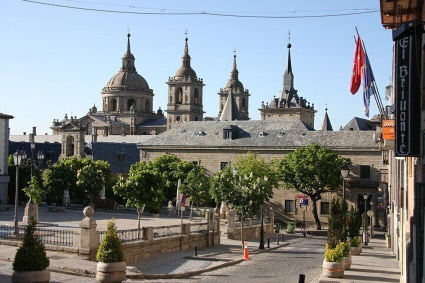 From Madrid: Tour to El Escorial & Valley of the Fallen