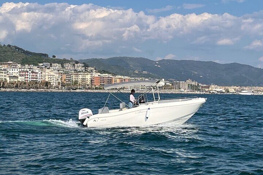 Daily Amalfi coast private tour in Allegra all 21 115 hp