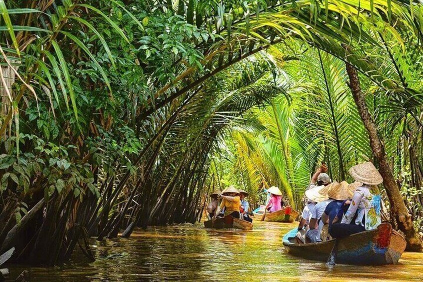 Deluxe Full Day Tour: Cu Chi Tunnels and Mekong Delta