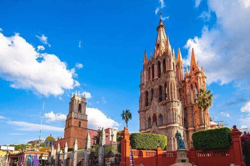 San Miguel De Allende City Tour with Transfer from Mexico City