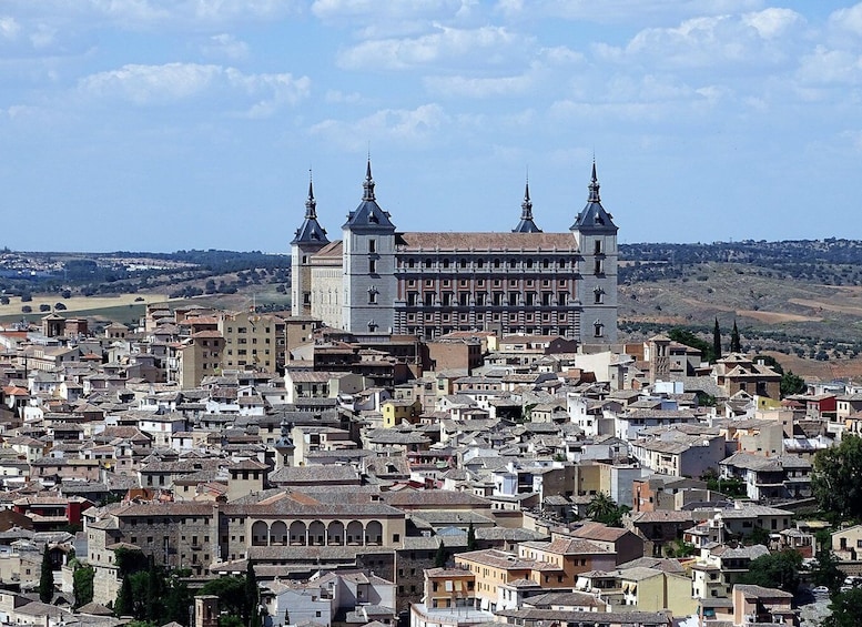 Picture 25 for Activity Toledo: Private Walking Tour with 7 Monument Tickets