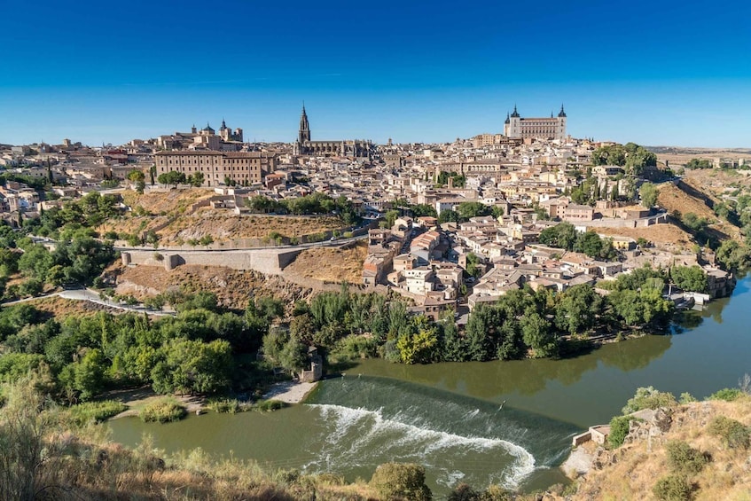Toledo: Private Complete tour with monuments & Lunch Option