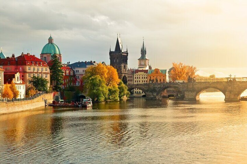 Private Transfer from Vienna to Prague with 4h of Sightseeing