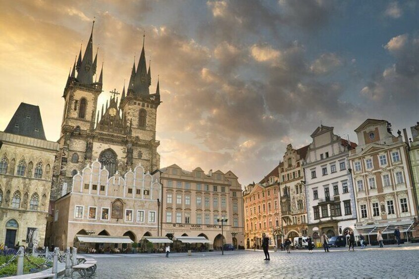 Private Transfer from Vienna to Prague with 4h of Sightseeing