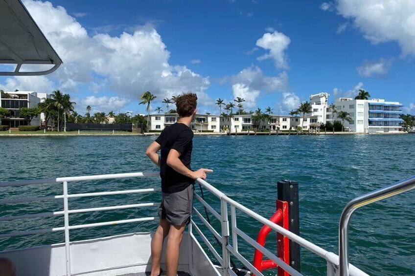 Miami: 60 Minute Boat tour and Sightseeing 