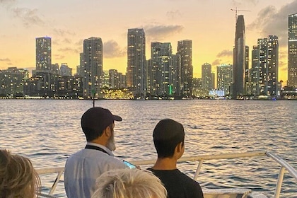 Miami: 60 Minute Sunset Boat tour and Sightseeing