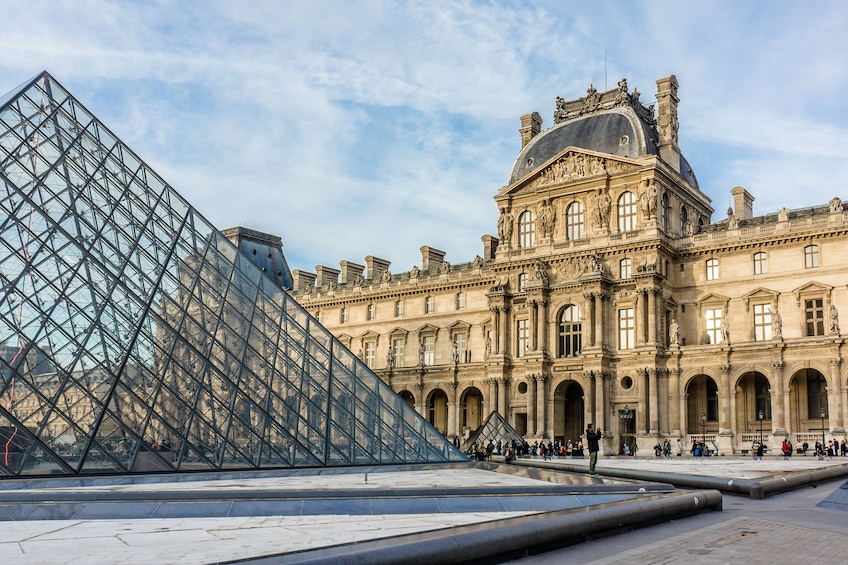 Skip the Line Louvre Ticket with Mona Lisa, Cruise & Eiffel Tower Options