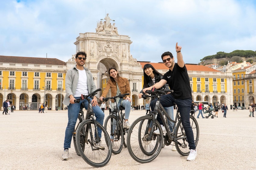 Lisbon 360 City Tour: Bike tour, Boat Trip & Helicopter Flight