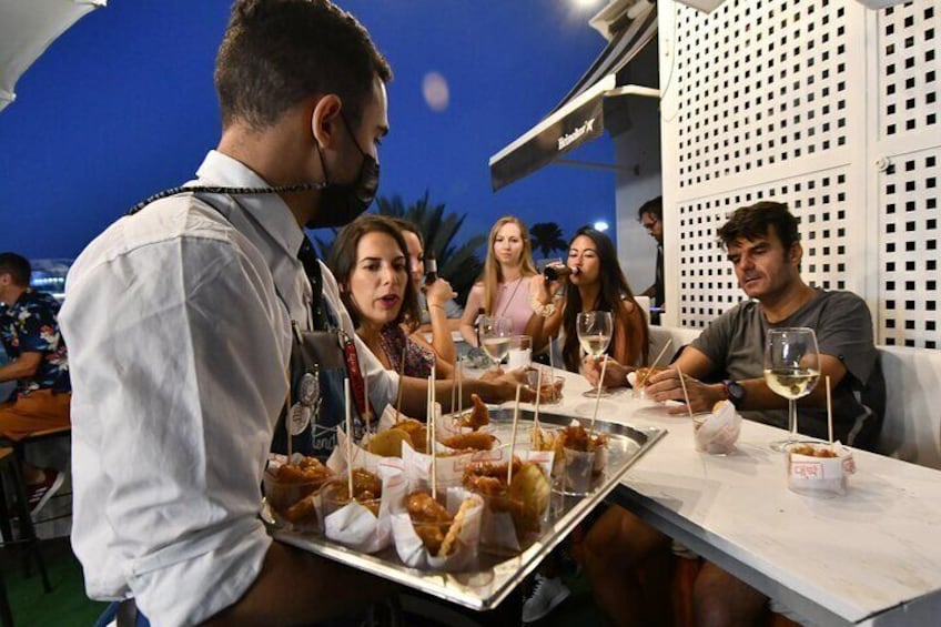 Gastronomic Bike Tour through Las Palmas at Night