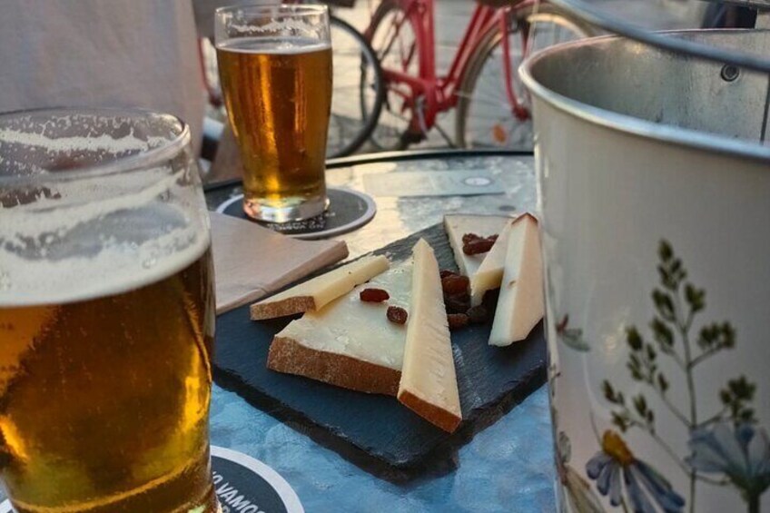 Gastronomic Bike Tour through Las Palmas at Night