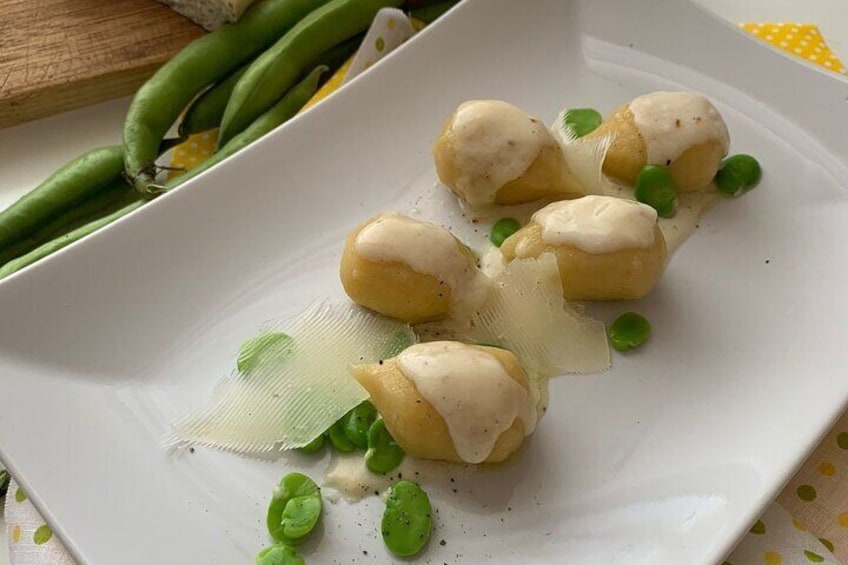Experience of Apulian cuisine fresh pasta and focaccia