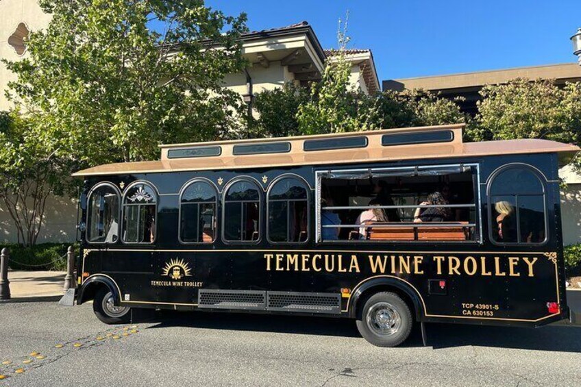 Convenient pick up location in historic old town Temecula surrounded by restaurants, shopping and live music in front of a covered free parking garage! Seriously walked to the restaurant! 