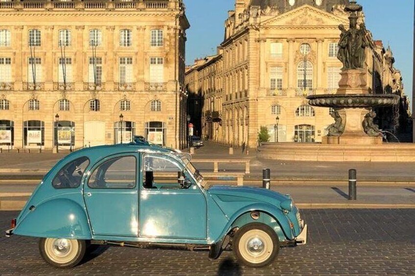 Visit of Bordeaux Unesco in a classic car & delicacies