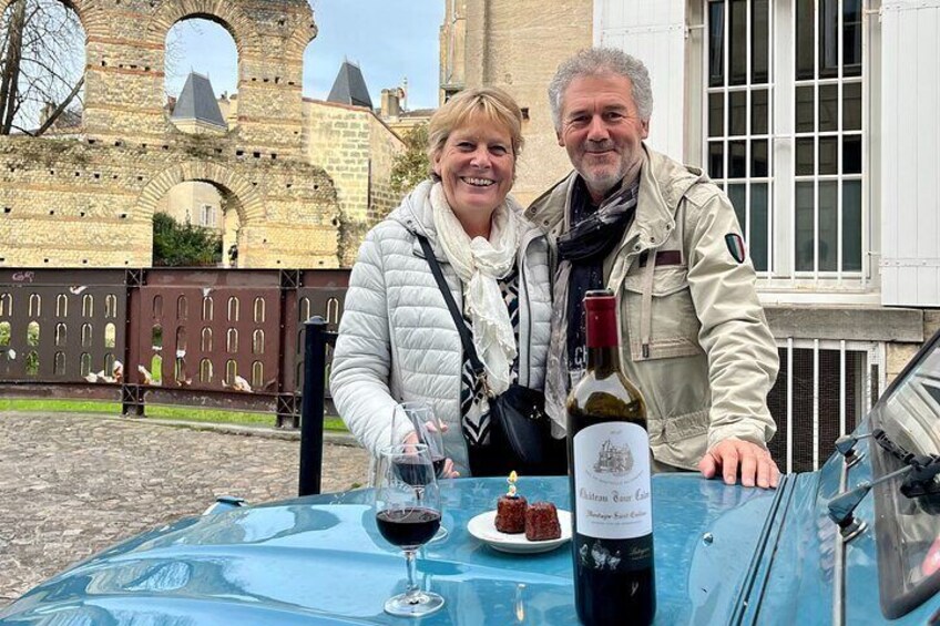 Visit of Bordeaux Unesco in a classic car & delicacies
