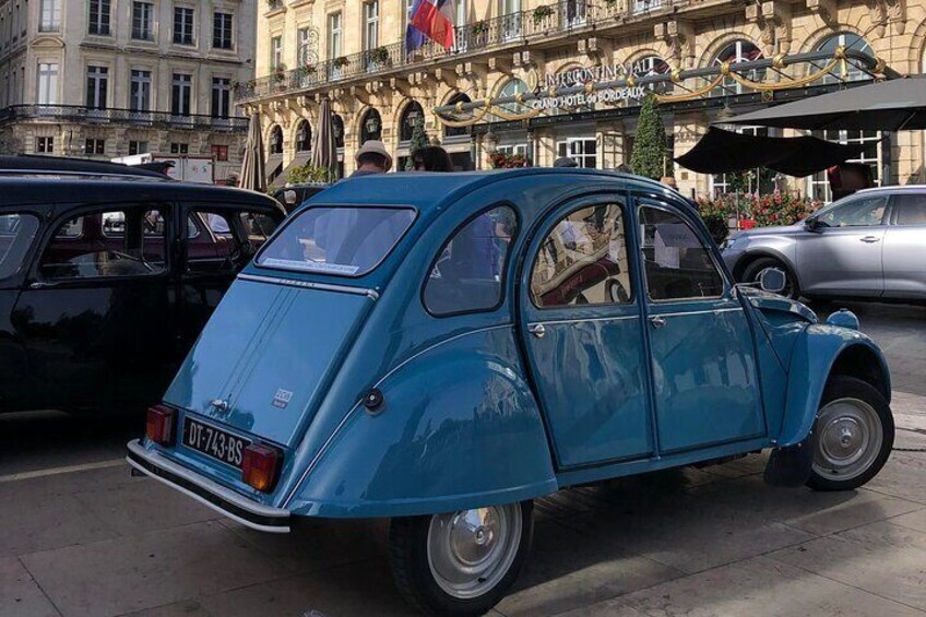 Visit of Bordeaux Unesco in a classic car & delicacies