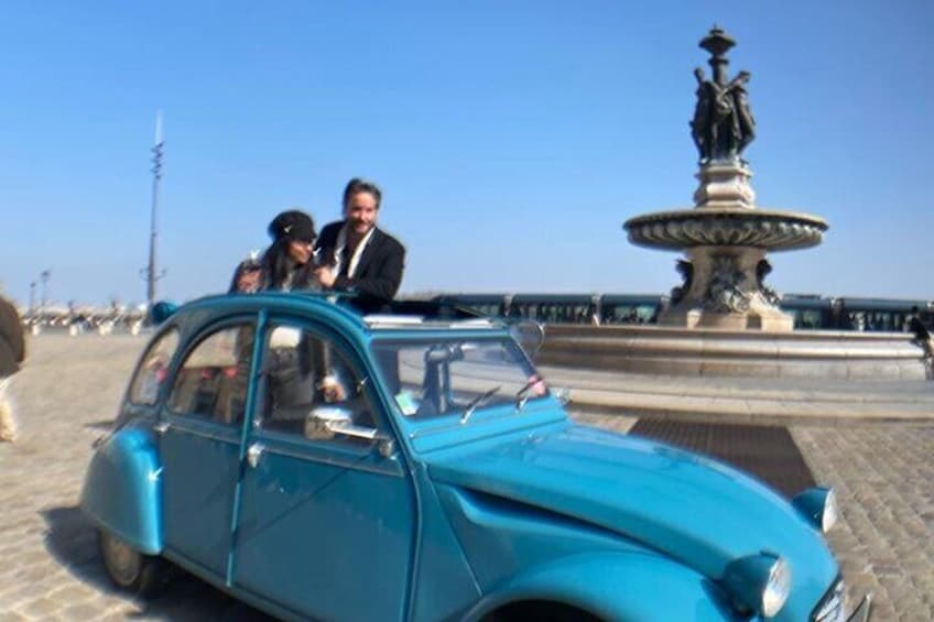 Visit of Bordeaux Unesco in a classic car & delicacies