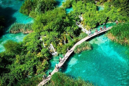 Plitvice Lakes Excursion with Picnic