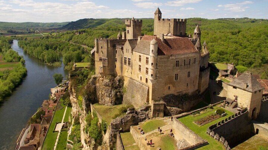 Private Guided Tour in Beynac Castle and La Roque Gageac