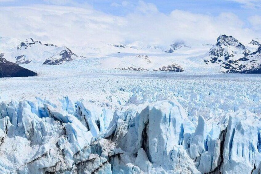 Perito Moreno Glacier with guide + navigation in front of the glacier