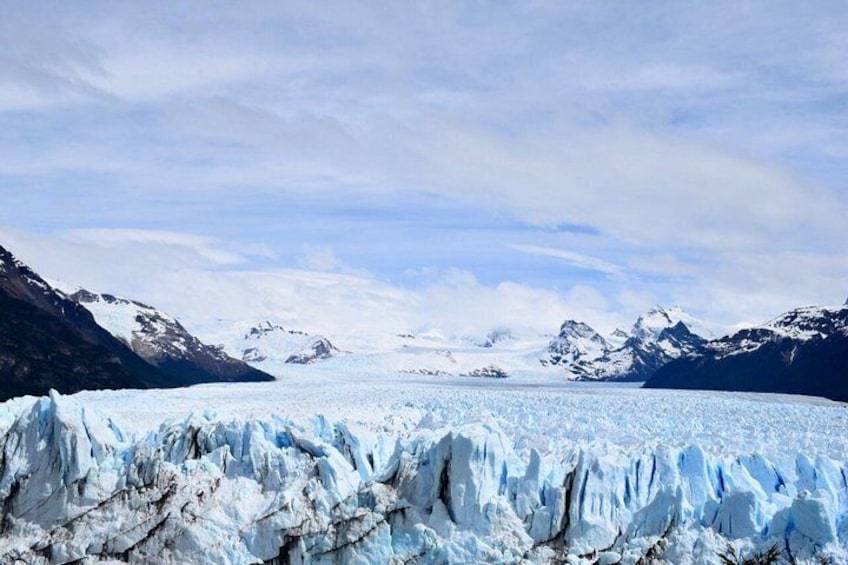 Perito Moreno Glacier with guide + navigation in front of the glacier