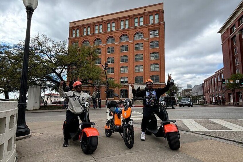 Presidential Dallas: A 2 Hr JFK Assassination Ebike Smart Tour