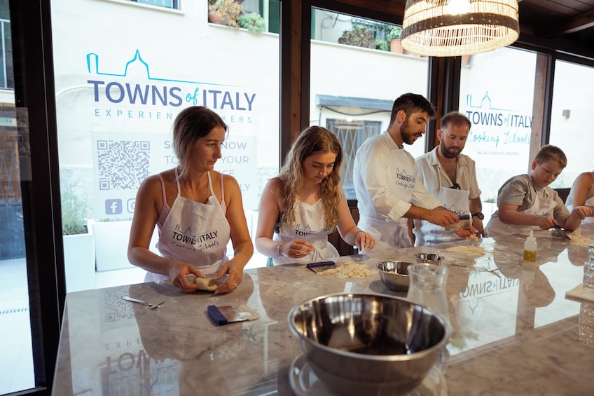 Palermo: Fun Pizza & Gelato Cooking Class with Dinner and Wine