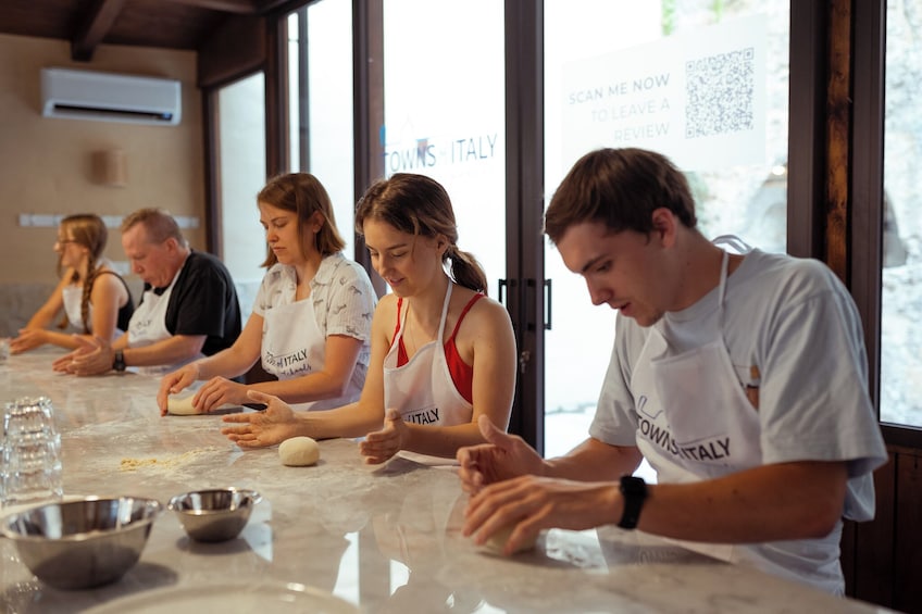 Palermo: Fun Pizza & Gelato Cooking Class with Dinner and Wine