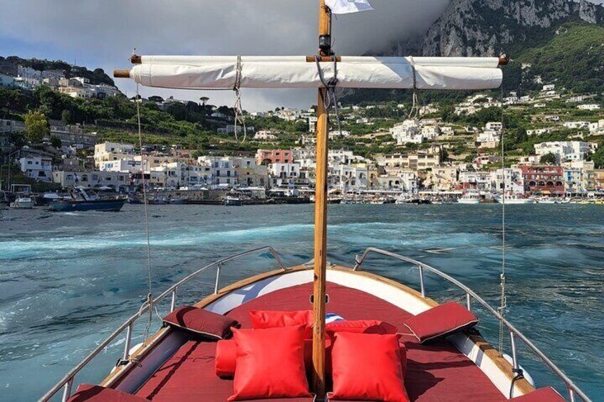 Private Boat Tour: Admire The Coast Of Capri 2 Hours