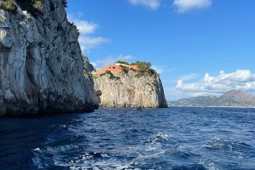 Private tour around the island of Capri with a classic goiter 2 hours