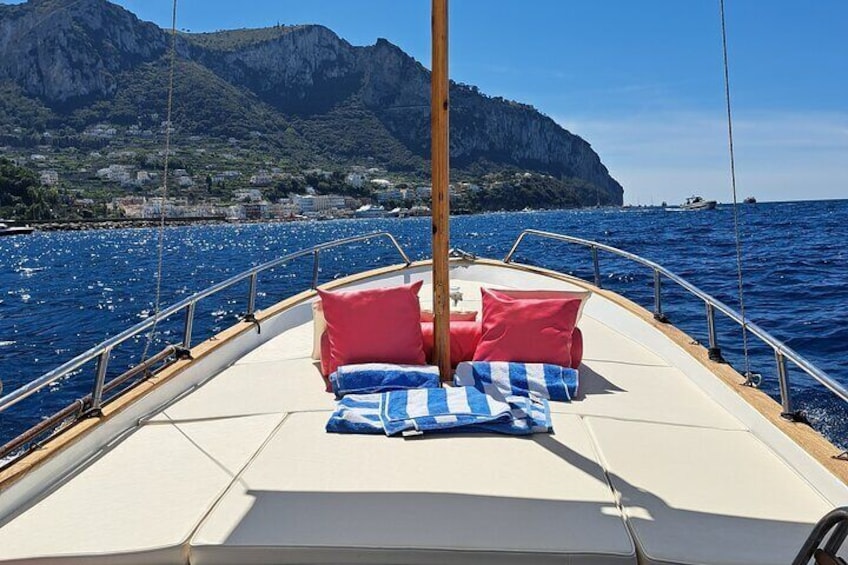 Private Boat Tour: Admire The Coast Of Capri 2 Hours