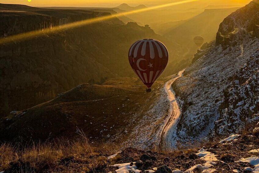 Cappadocia Hot Air Balloon Adventure : Soğanlı Valley Flight