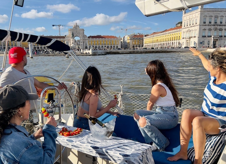 Lisbon: Private Sightseeing Yacht Tour with Welcome Drink