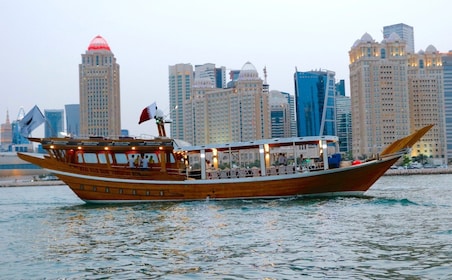 Qatar: Sightseeingkryssning i Doha ombord på en arabisk Dhow-båt