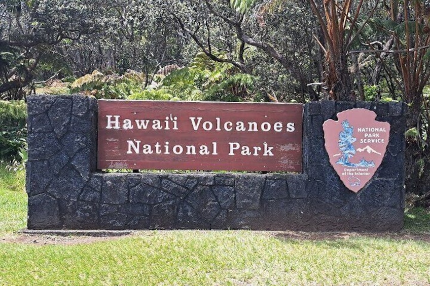 Full-Day Private Tour in Hawaii Volcanoes Park and Rainbow Falls