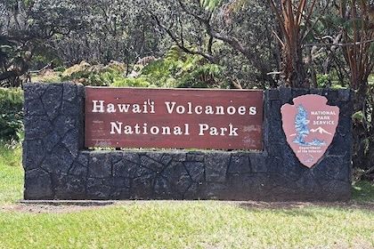 Hilo-6 Hour Private Tour-Volcanoes NP, Rainbow Falls and more.