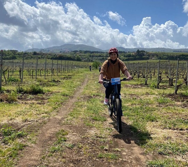 Frascati: Tour in E-Bike with Wine Tasting