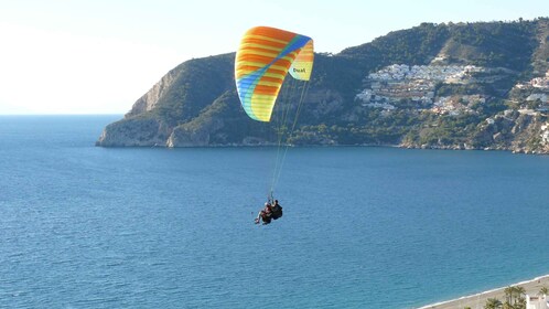 Granada: Paragliding Tandem Flight Experience