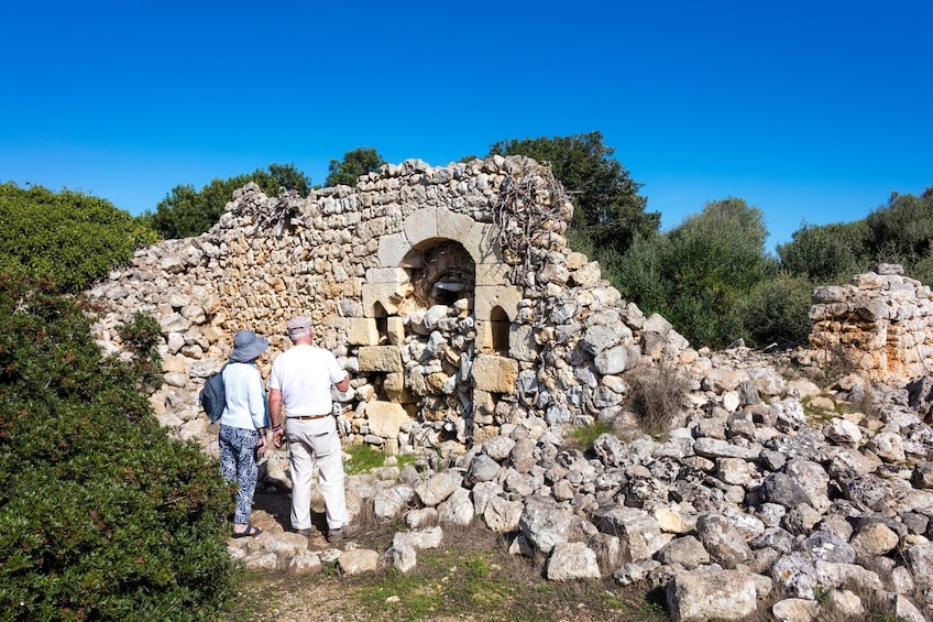 Mahon Harbour, Binibeca and Xoroi Cave Tour (Menorca)