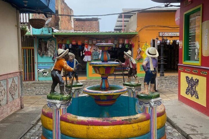 Piedra del peñol + El Alto del Chocho Farm + Boat tour