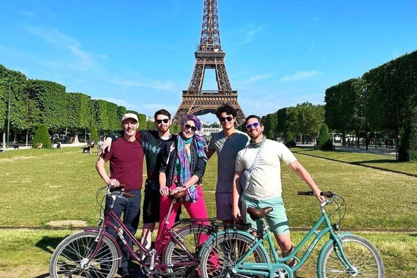 Paris Monuments Small Group Bike Tour
