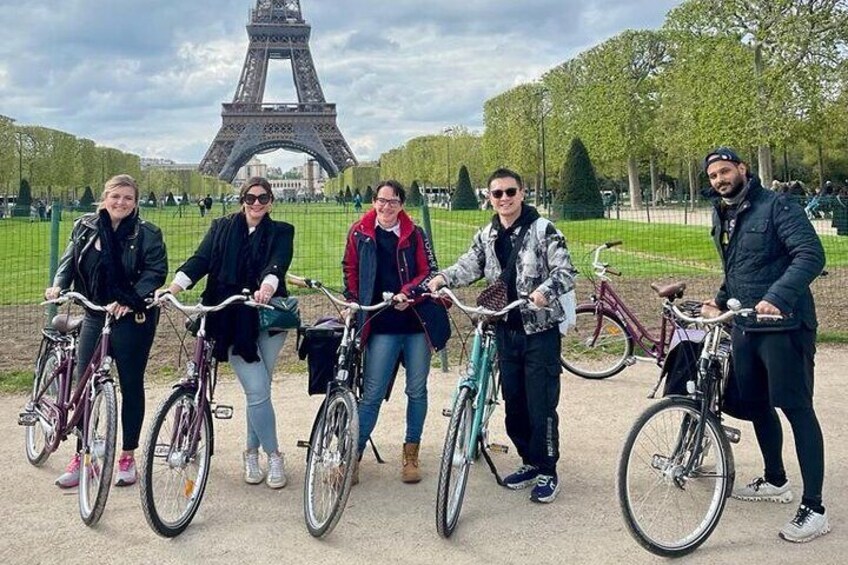 Paris Monuments Small Group Bike Tour & Seine River Cruise Ticket