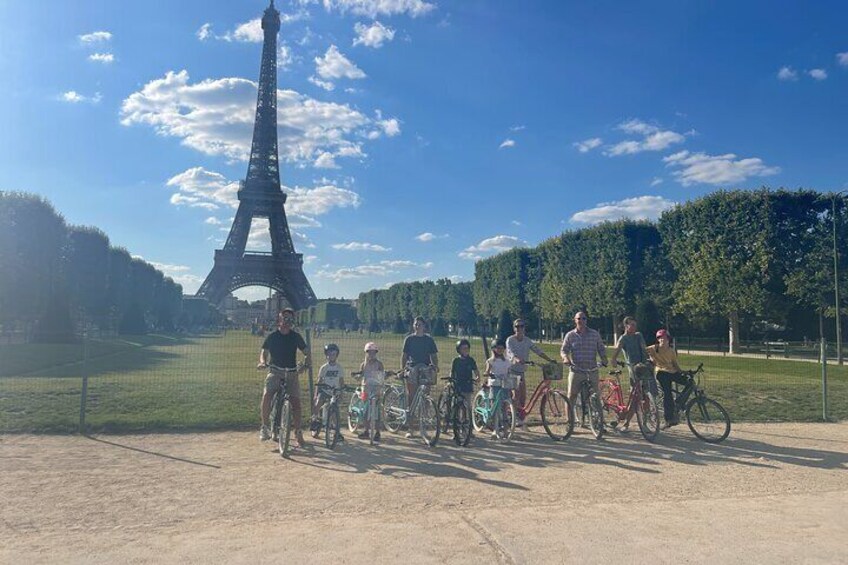 Paris Monuments Small Group Bike Tour & Seine River Cruise Ticket