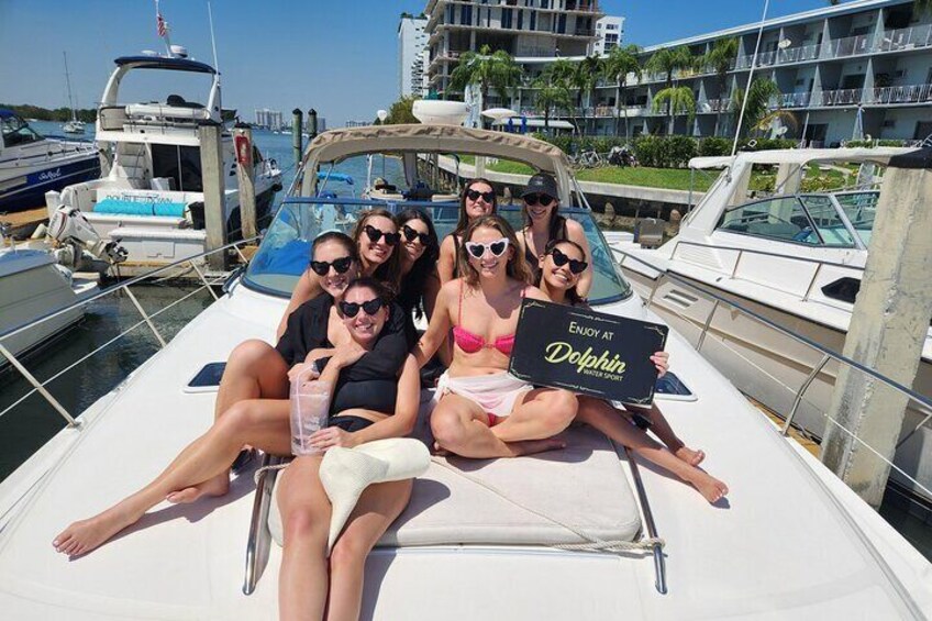 Premium Miami Yacht Tour Experience: Captain, Champagne & Party!