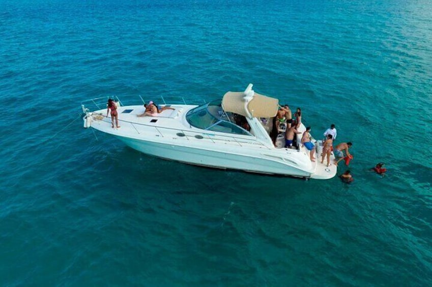 Premium Miami Yacht Tour Experience: Captain, Champagne & Party!