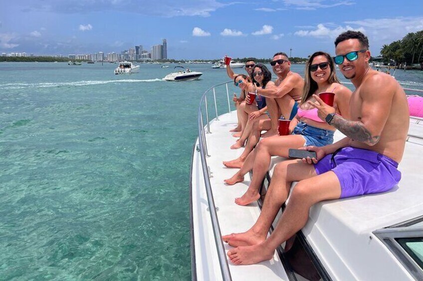 Premium Miami Yacht Tour Experience: Captain, Champagne & Party!