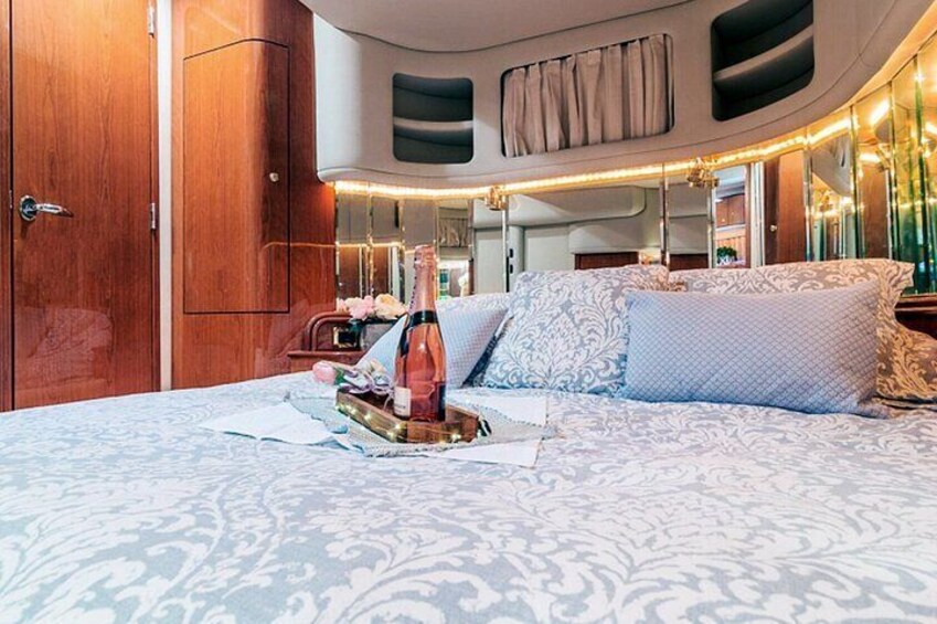 Four Hour 45 Yacht Tour in Miami Beach with Captain and Champagne